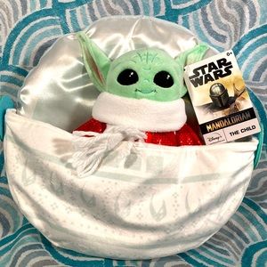 Star Wars The Mandalorian Grogu aka Baby Yoda Holiday Stuffed Animal Pil…
